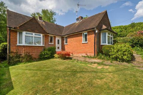Folly Lane North, Farnham, Surrey 2 bed bungalow for sale