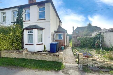 The Green, Badshot Lea, Farnham 3 bed semi