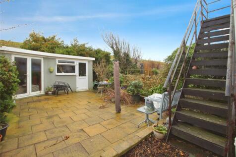 Connaught Road, East Sussex BN25 7 bed semi