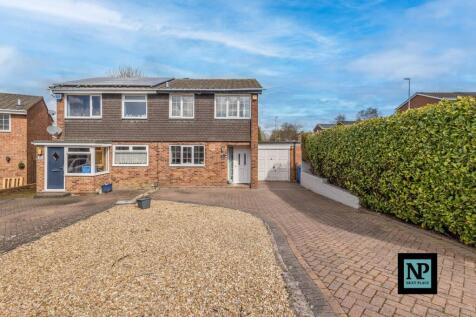 3 bedroom semi-detached house for sale