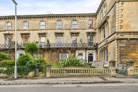 Terraced house for sale
