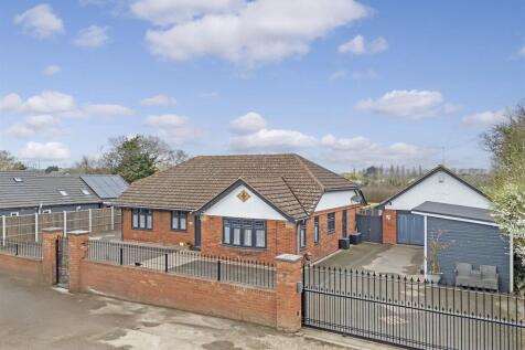 4 bedroom detached bungalow for sale