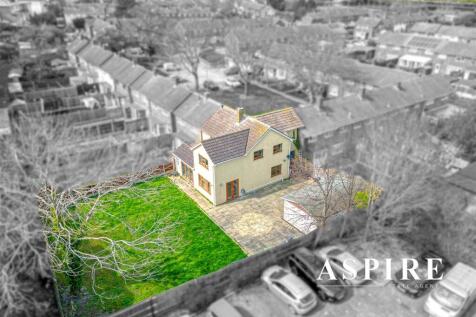 5 bedroom terraced house for sale