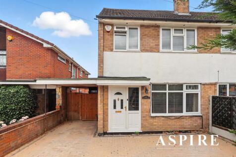 3 bedroom semi-detached house for sale