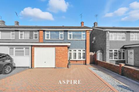 3 bedroom semi-detached house for sale
