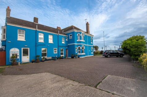 5 bedroom end of terrace house for sale