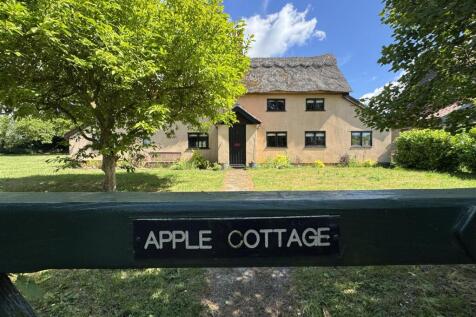 The Banks, Blo Norton 3 bed detached house for sale