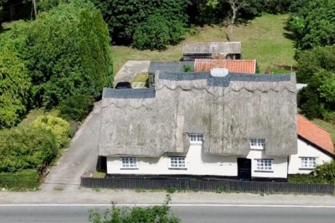 Low Street, Brome And Oakley 3 bed cottage for sale
