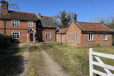 Low Road, Carleton Forehoe, Norwich 5 bed semi