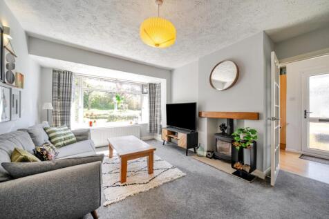 2 bedroom semi-detached bungalow for sale