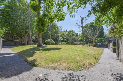 3 bedroom maisonette for sale