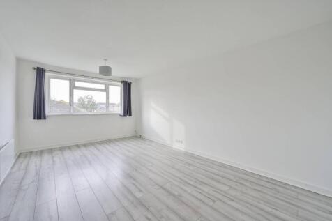 Graham Road, Mitcham, CR4 2 bed flat for sale