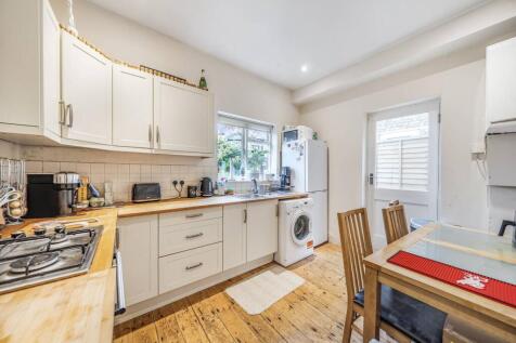 Franciscan Road, Tooting Bec, London... 2 bed flat for sale