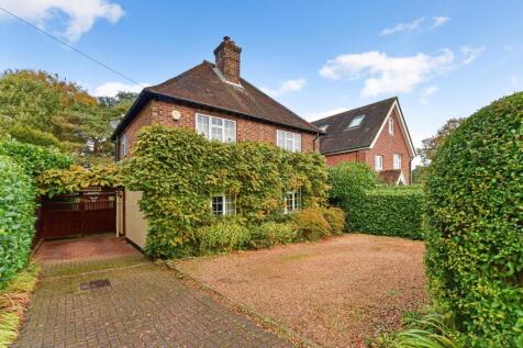 Clovelly Road, Hindhead, Surrey 3 bed detached house for sale