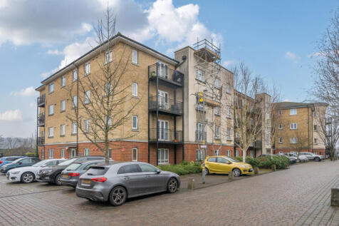 Tadros Court, High Wycombe... 3 bed apartment for sale