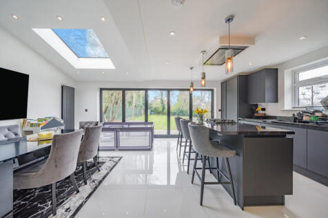 4 bedroom semi-detached house for sale