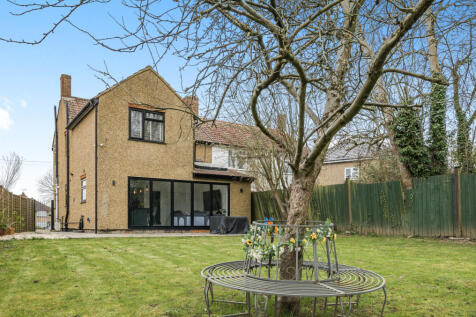 Cambridge Crescent, High Wycombe... 4 bed semi