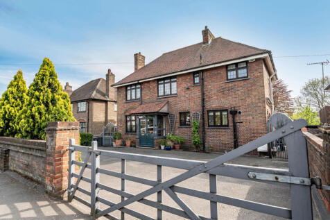 West Wycombe Road, High Wycombe... 4 bed detached house for sale