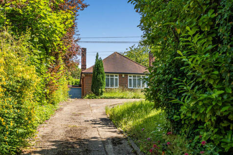 London Road, Loudwater, High Wycombe 3 bed bungalow for sale