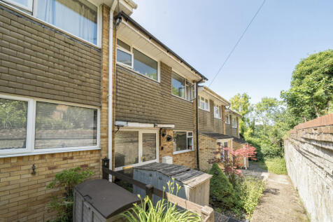 Arundel Road, High Wycombe... 3 bed terraced house for sale