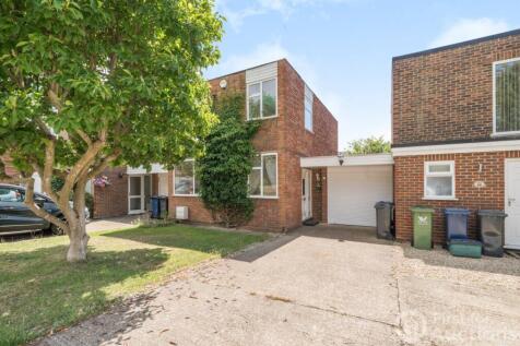 Willows Road, Bourne End... 3 bed detached house for sale