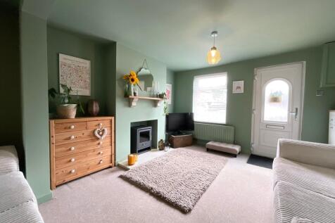 Main Road, Shavington, CW2 2 bed terraced house for sale