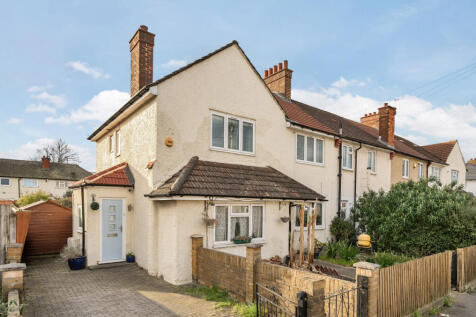 2 bedroom maisonette for sale