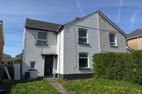 76 Lilian Grove, Ebbw Vale, Gwent... 3 bed semi