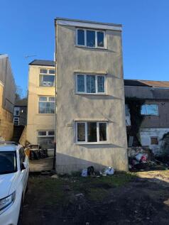 18 Penygraig Road, Tonypandy, Mid... 3 bed flat for sale
