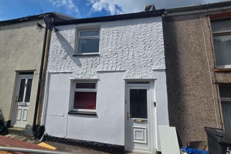 52 Cardiff Road, Troedyrhiw, Merthyr... 2 bed apartment for sale