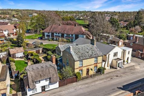 High Street, Huntingdon PE28 3 bed detached house for sale