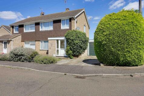 Wells Close, Huntingdon PE28 3 bed semi