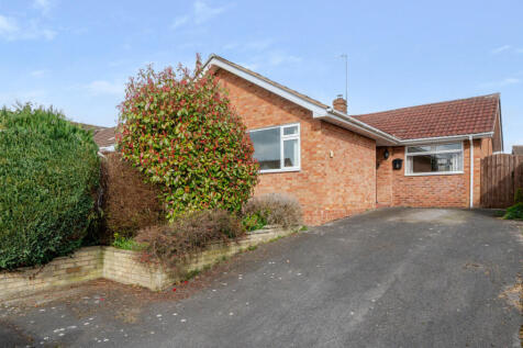The Mayalls, Twyning, Tewkesbury 3 bed bungalow for sale