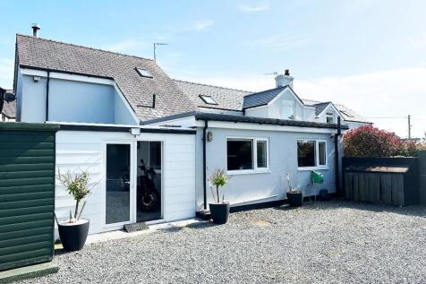 5 bedroom semi-detached house for sale