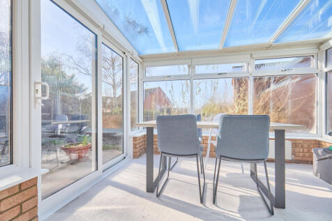 2 bedroom detached house for sale