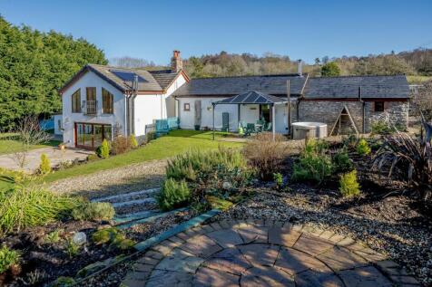6 bedroom equestrian property for sale