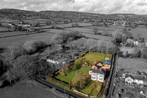 Hengoed 5 bed detached house for sale