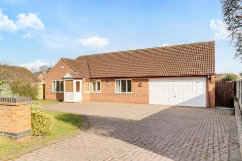 4 bedroom detached bungalow for sale