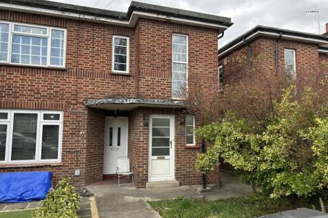 3 bedroom maisonette for sale