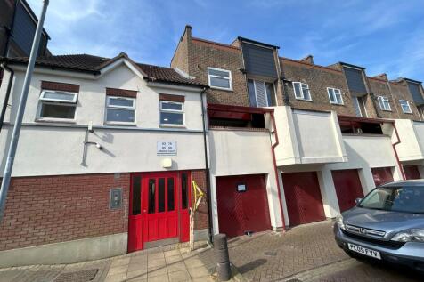 3 bedroom flat for sale