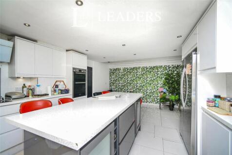 6 bedroom house for sale