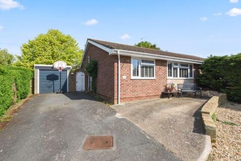 3 bedroom semi-detached bungalow for sale