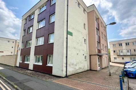 2 bedroom ground floor maisonette for sale