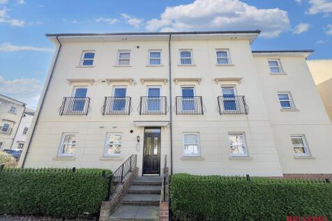 Redmarley Road, Cheltenham GL52 2 bed penthouse for sale