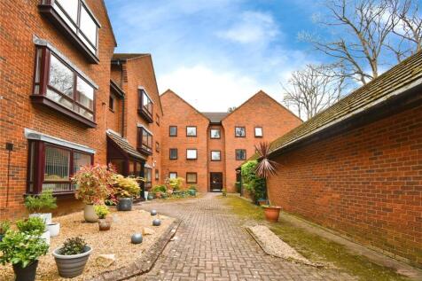 3 bedroom flat for sale