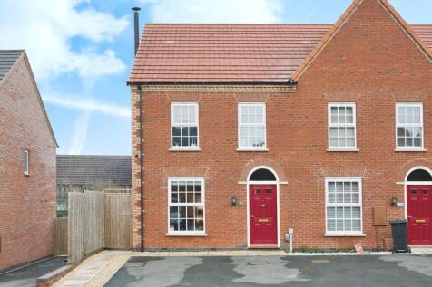 3 bedroom terraced house for sale
