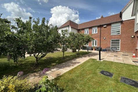 2 bedroom ground floor flat for sale