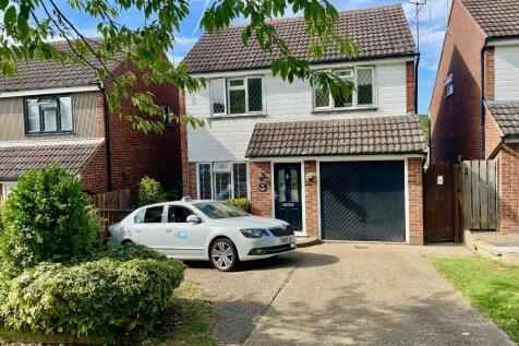 Glyders, Benfleet, Essex, SS7 5 bed detached house for sale