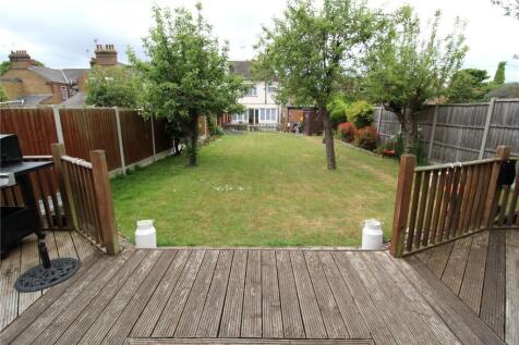 Ashingdon Road, Rochford, Essex, SS4 3 bed semi