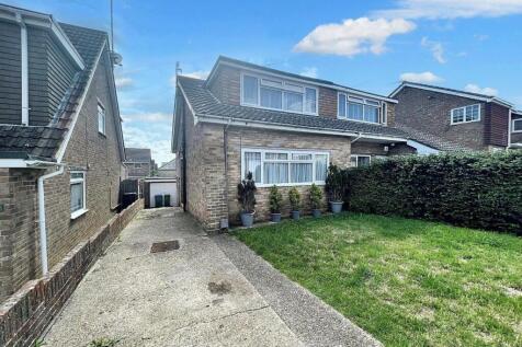 Hoddern Avenue, Peacehaven, BN10 7QT 3 bed semi